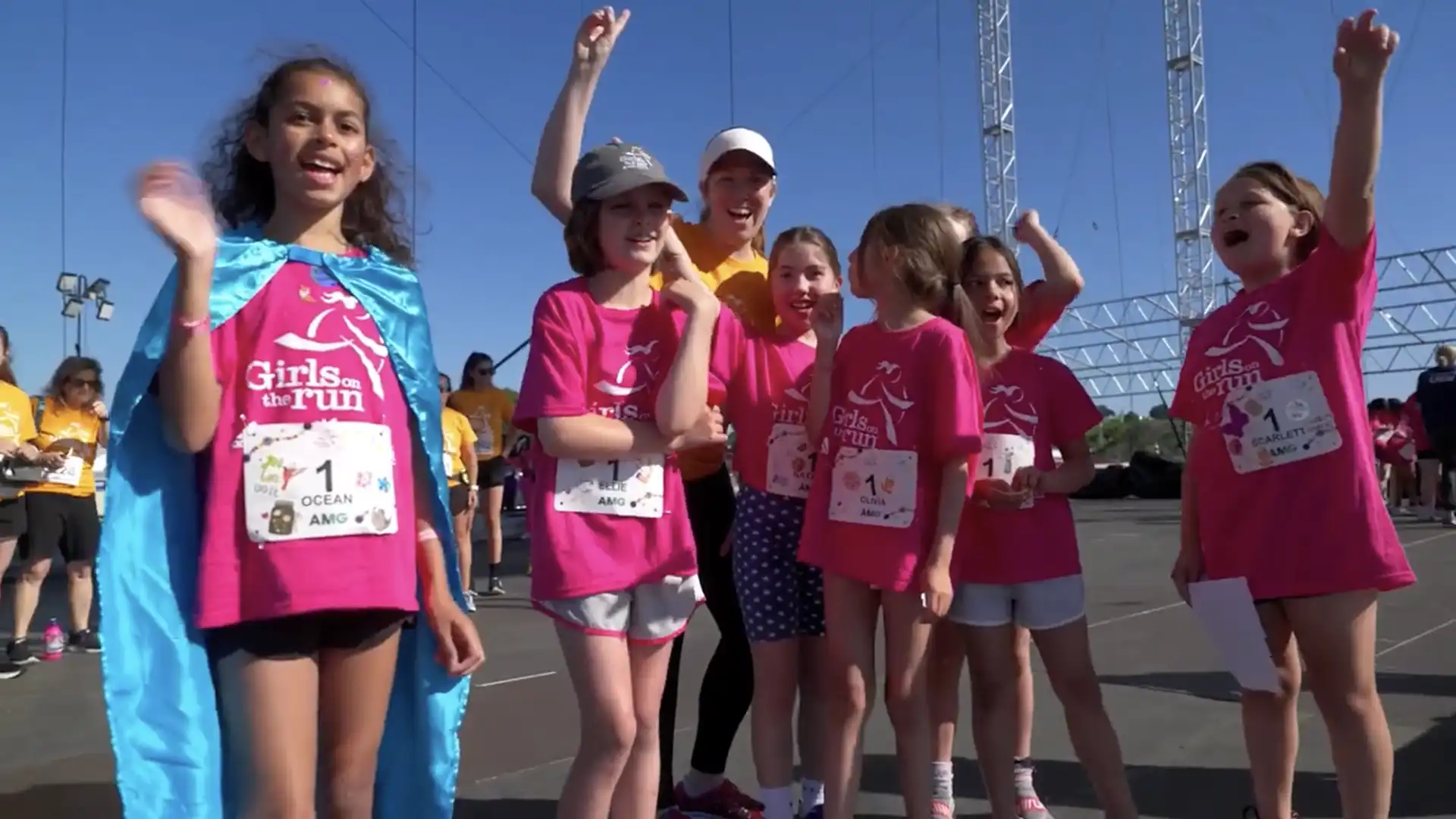 Girls on the run - cheering