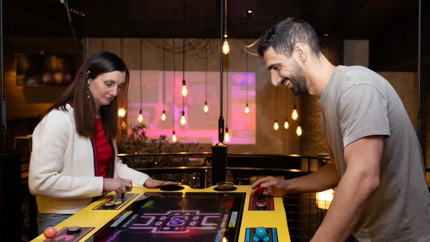 Two teammates play games